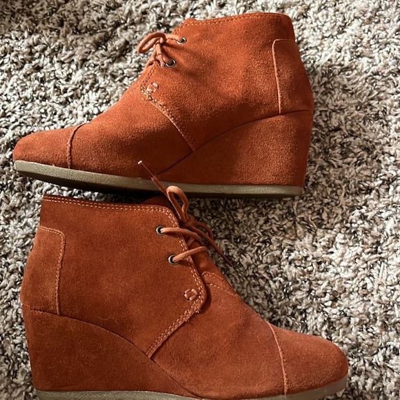 Tom’s Wedge Booties - Picture 2 of 9